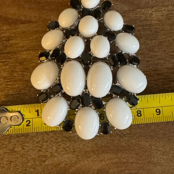 Black and White Large Costume Pear-Shaped Brooch/Pin/Pendant, Marked H. W China - Picture 2 of 8